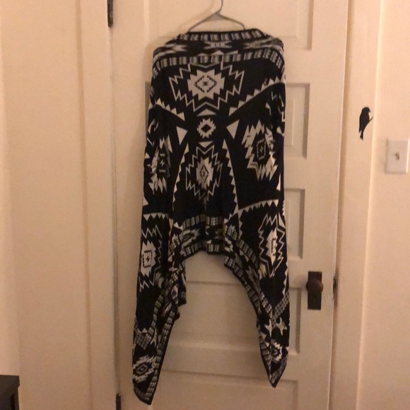 Aztec shawl - Picture 3 of 3